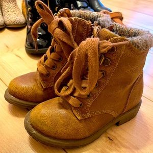 $8
Madden Girl Boots
Size 8
GUC